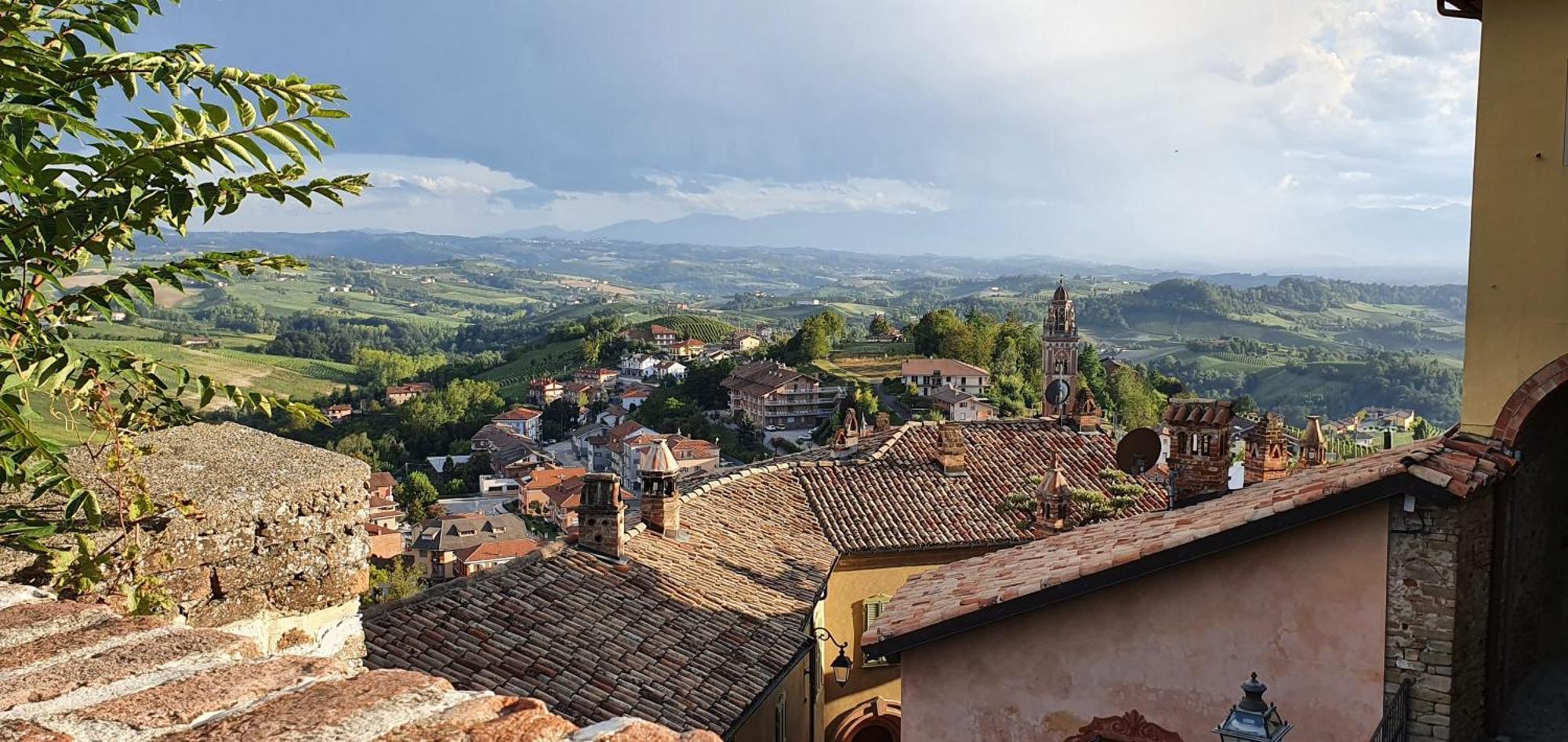 Charming Barolo Wine Loft Hotell Monforte dʼAlba Eksteriør bilde