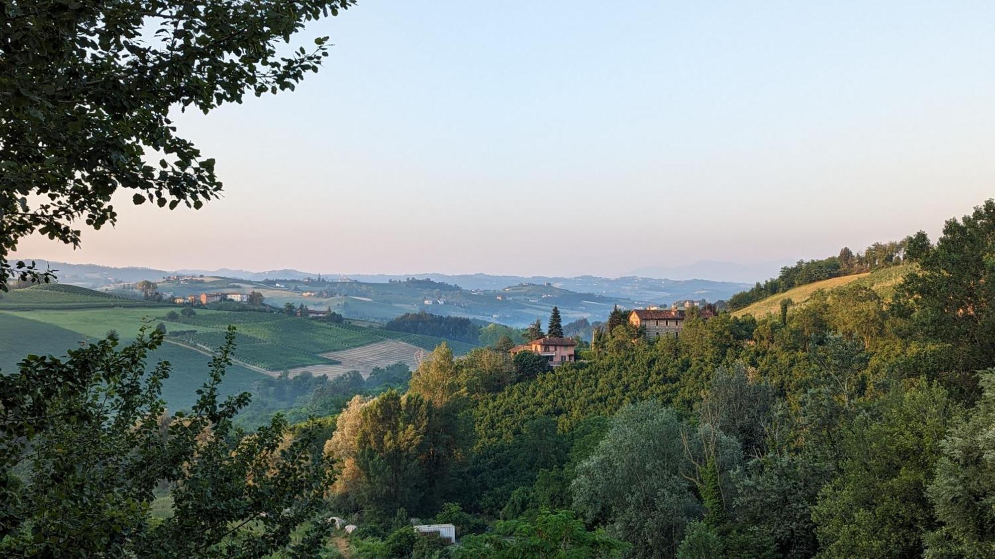 Charming Barolo Wine Loft Hotell Monforte dʼAlba Eksteriør bilde