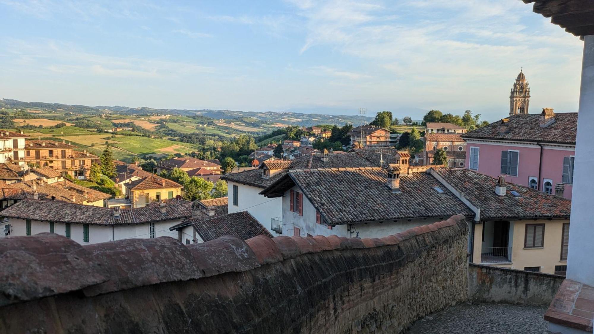 Charming Barolo Wine Loft Hotell Monforte dʼAlba Eksteriør bilde